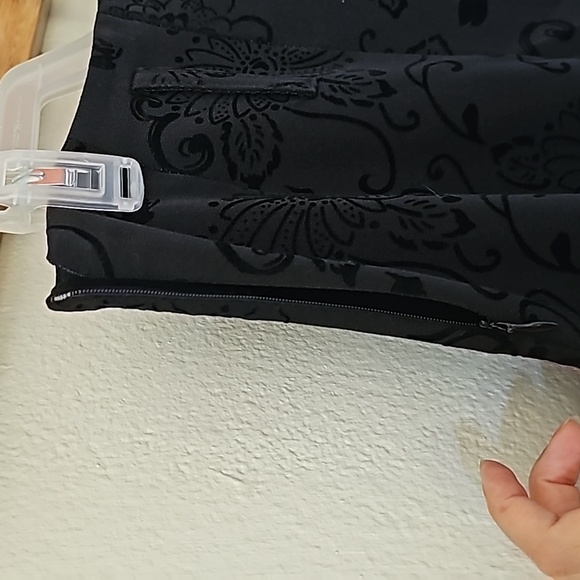 Women's black flowy maxi skirt - Picture 6 of 6